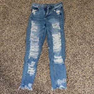 Size 2 regular stretch, American Eagle ripped jeans